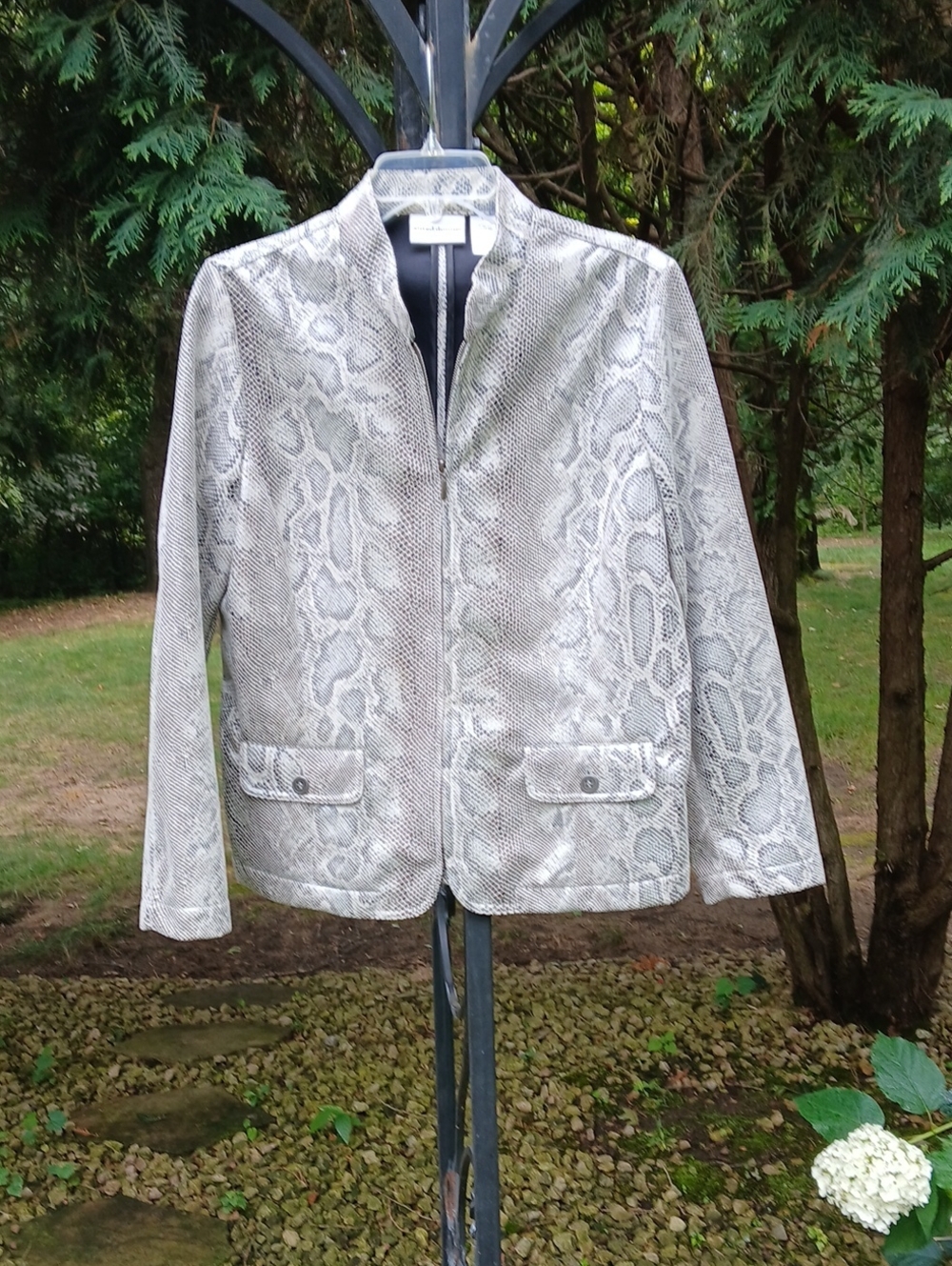 Alfred Dunner Faux Snakeskin Zip-Up Taileted Jacket Sz 10